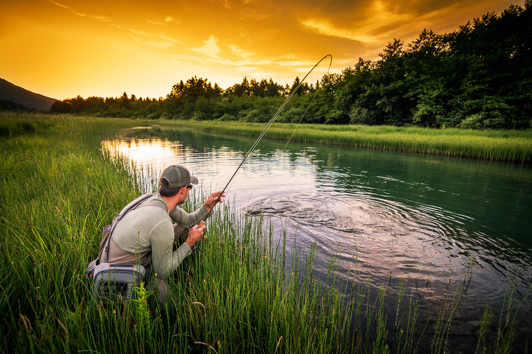 Fishing in Rivers vs. Lakes: Techniques and Challenges